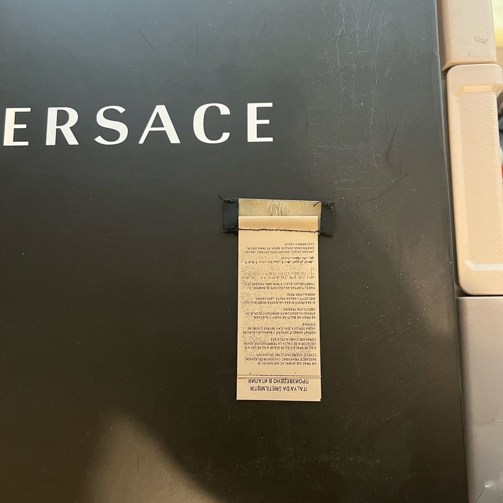 Versace Reversible Shawl - Picture 9 of 9